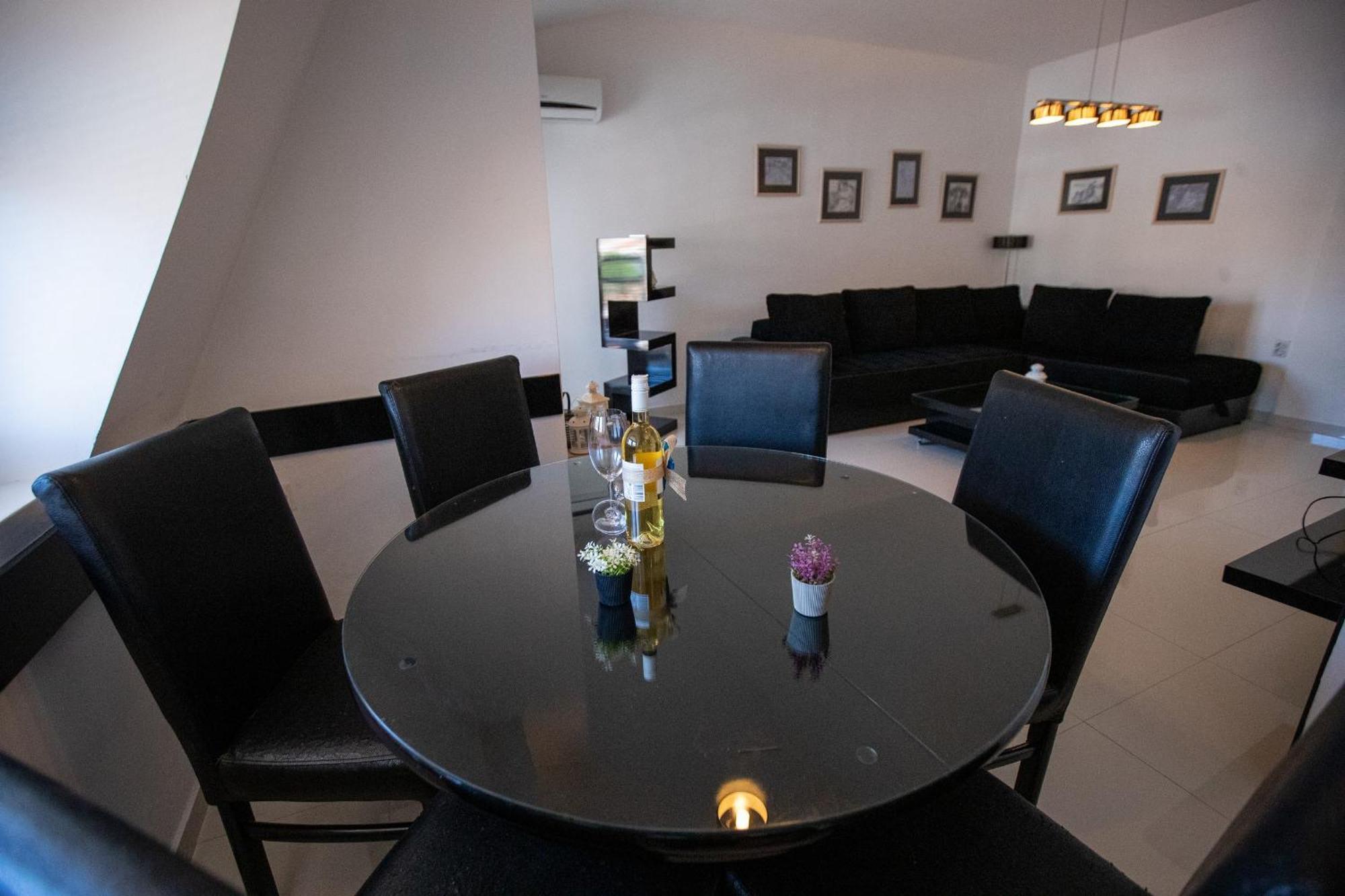 Lake View Double Balcony City Center Apartment In Ohrid Exterior photo
