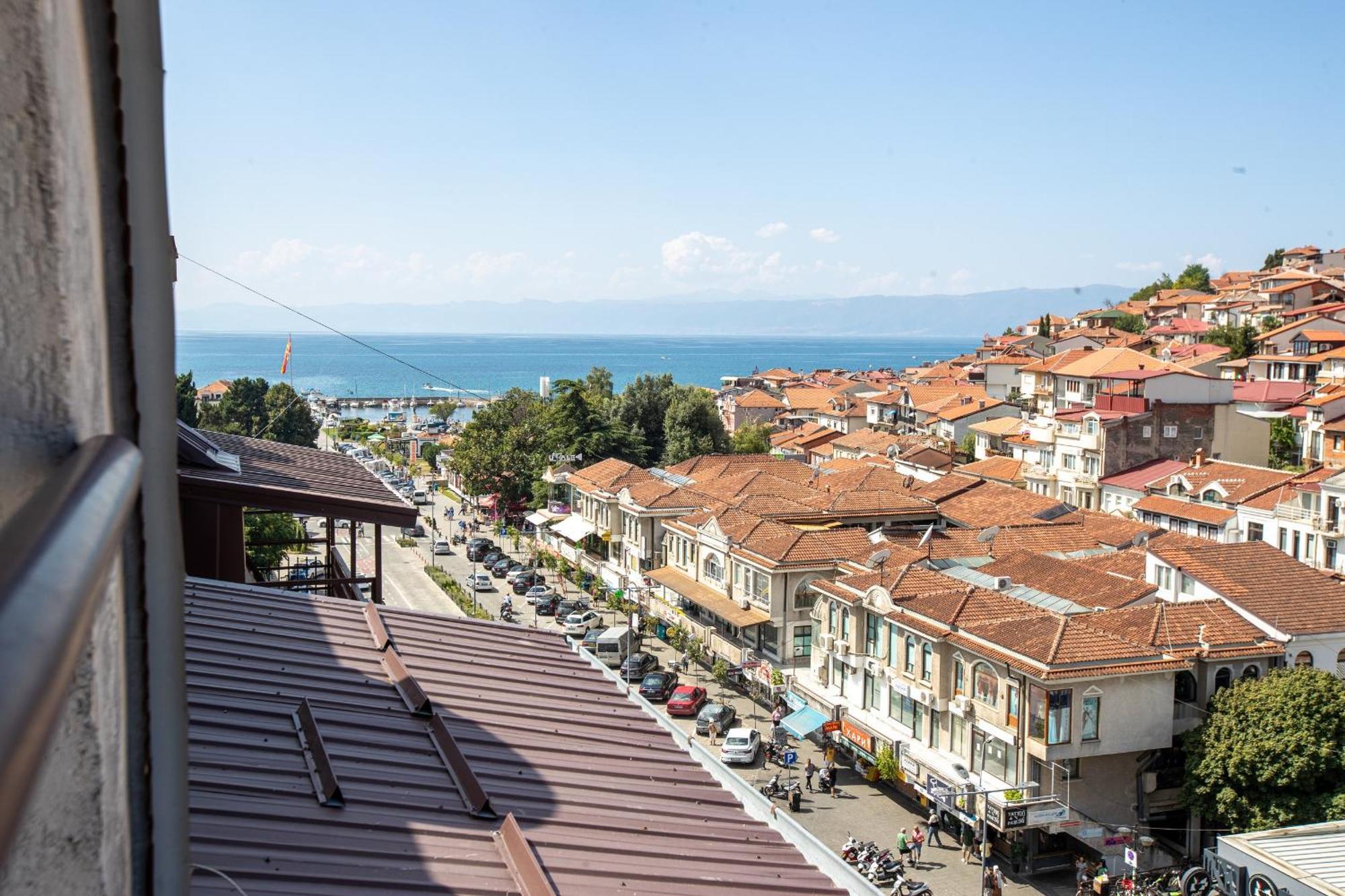 Lake View Double Balcony City Center Apartment In Ohrid Exterior photo